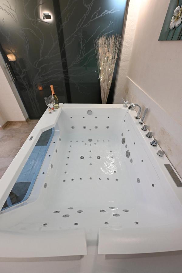 Suite Laurel Spa Con Idromassaggio Fasano Exterior foto